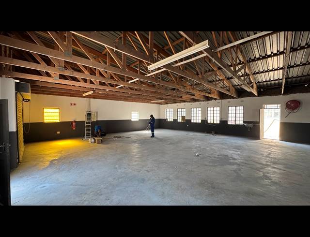 242M² WAREHOUSE TO LET IN WYNBERG